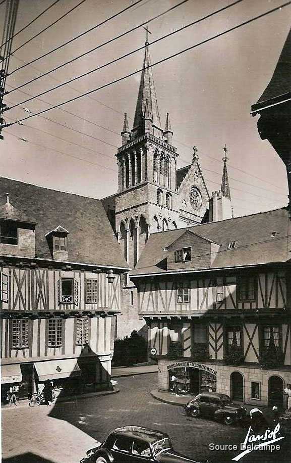 56 Vannes Place Henri IV II.jpg